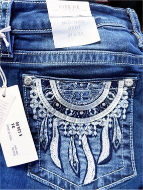 Miss Me Bootcut Jeans 31 x 32
Dark Wash New Dreamcatcher Embroidered Embellished